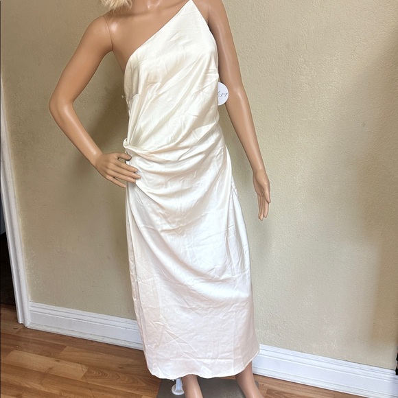 Petal & Pup NWT ivory One-Shoulder Satin midi Dress size 10 - Picture 2 of 6
